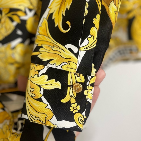 NEW Authentic Versace STUNNING blouse 🎉👏🏼100%SILK - Picture 5 of 17